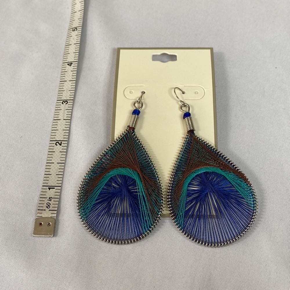 Peacock inspired string earrings - Picture 3 of 3